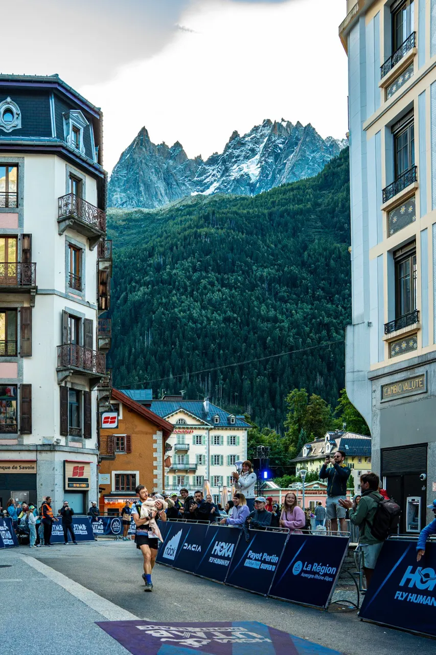 utmb chamonix ultra trail mont blanc Ultra-Trail du Mont-Blanc trail chamonix course montagne france ultra trail alpes